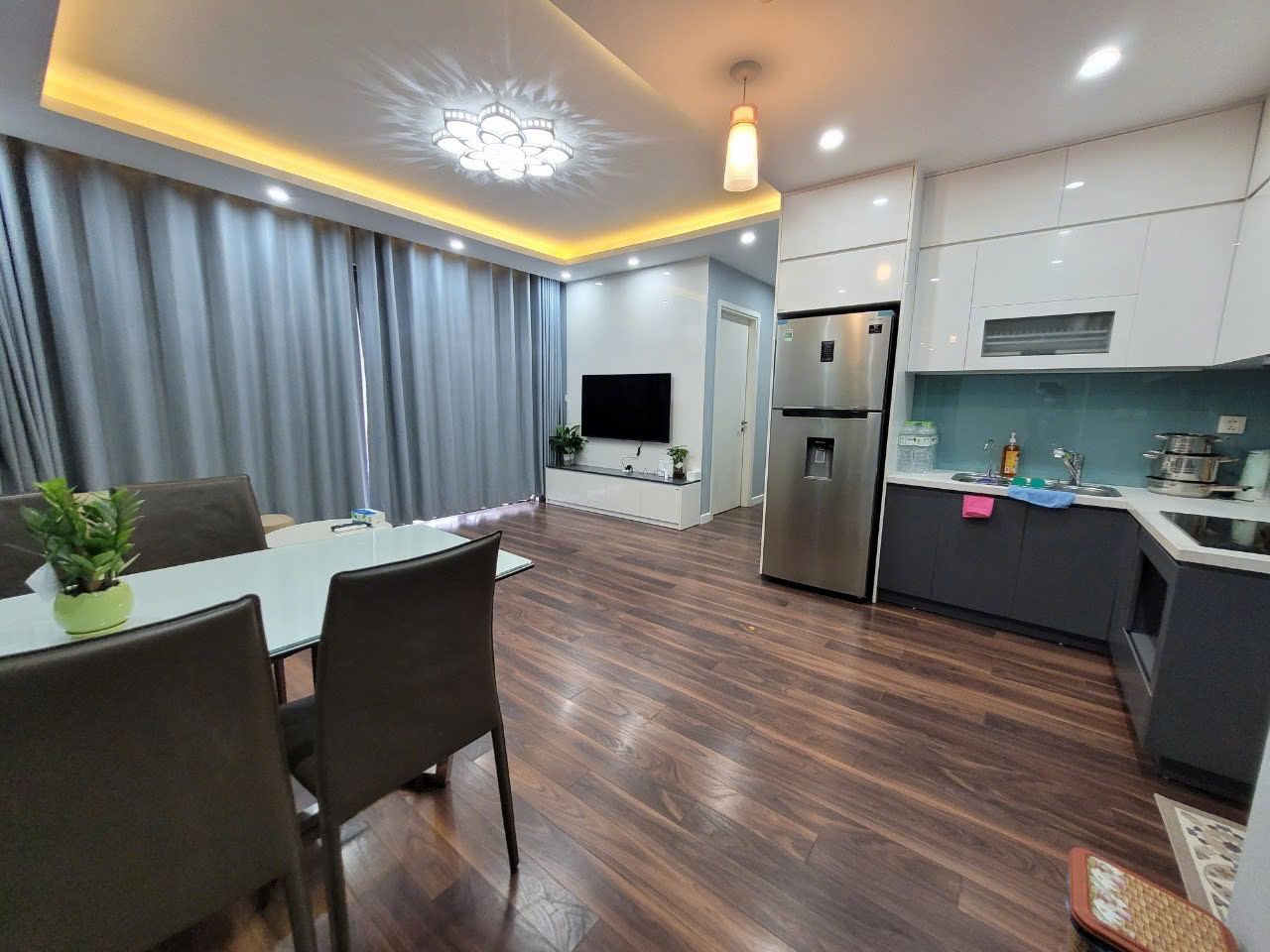 CHÍNH CHỦ gửi bán căn 3PN Vinhomes D'capitale - C6 - 100m2 view hồ/ 12 tỷ