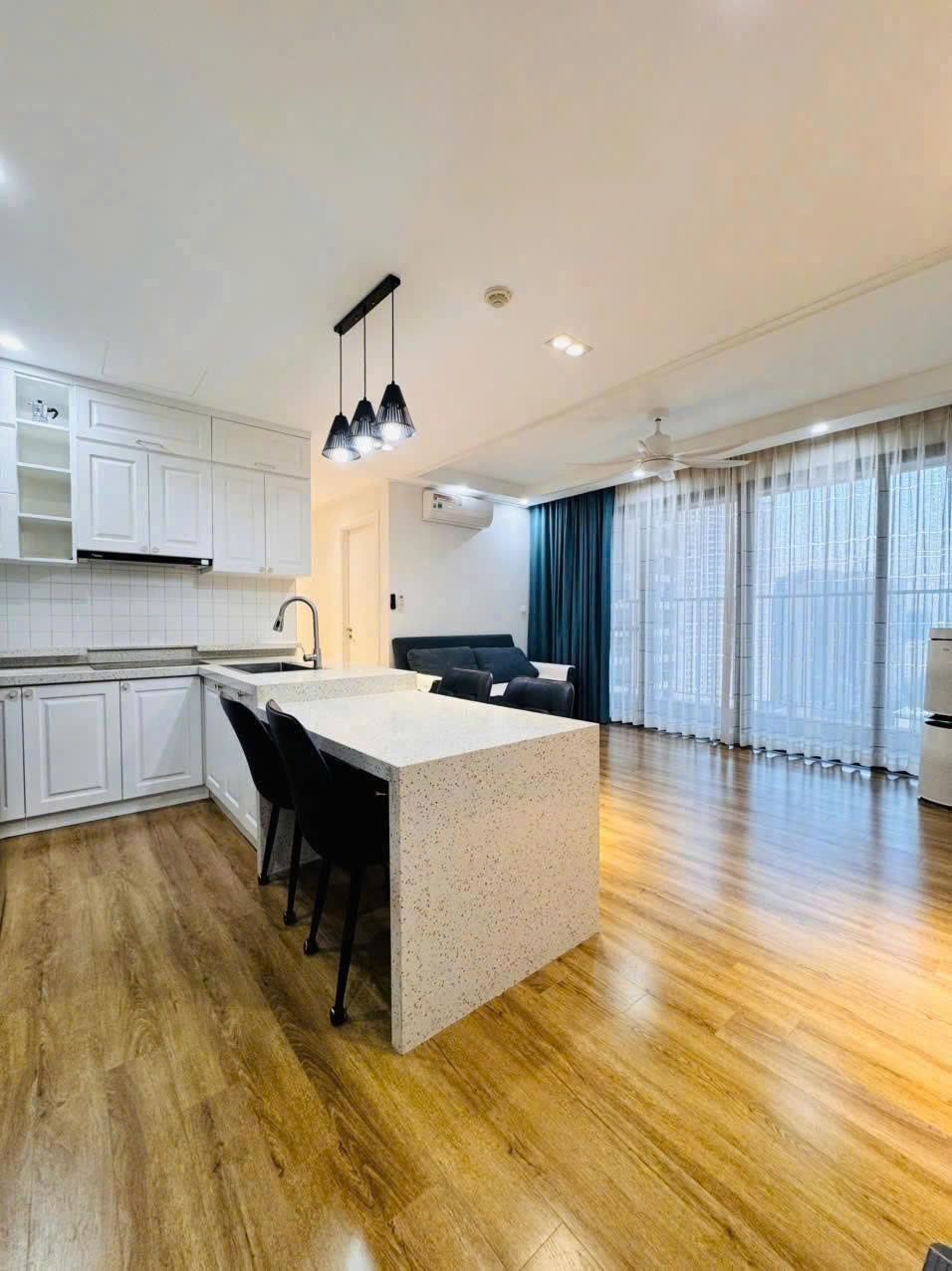 Bán căn 3PN tầng trung rộng 97m2, HÀNG VIP tại Vinhomes D’Capitale đây