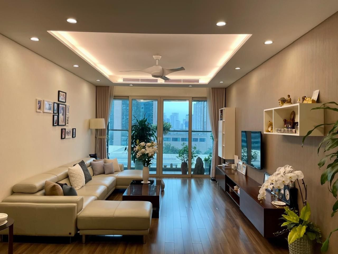 Bán căn hộ chung cư 3 ngủ mặt phố Trung Kính