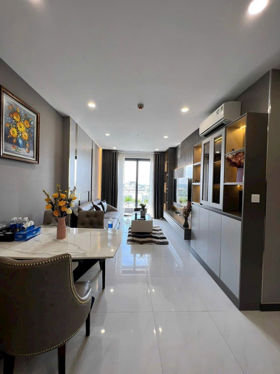 Cho thuê 2PN 80m2 tầng cao full nội thất view đẹp, nhà mới chưa qua sử dụng 