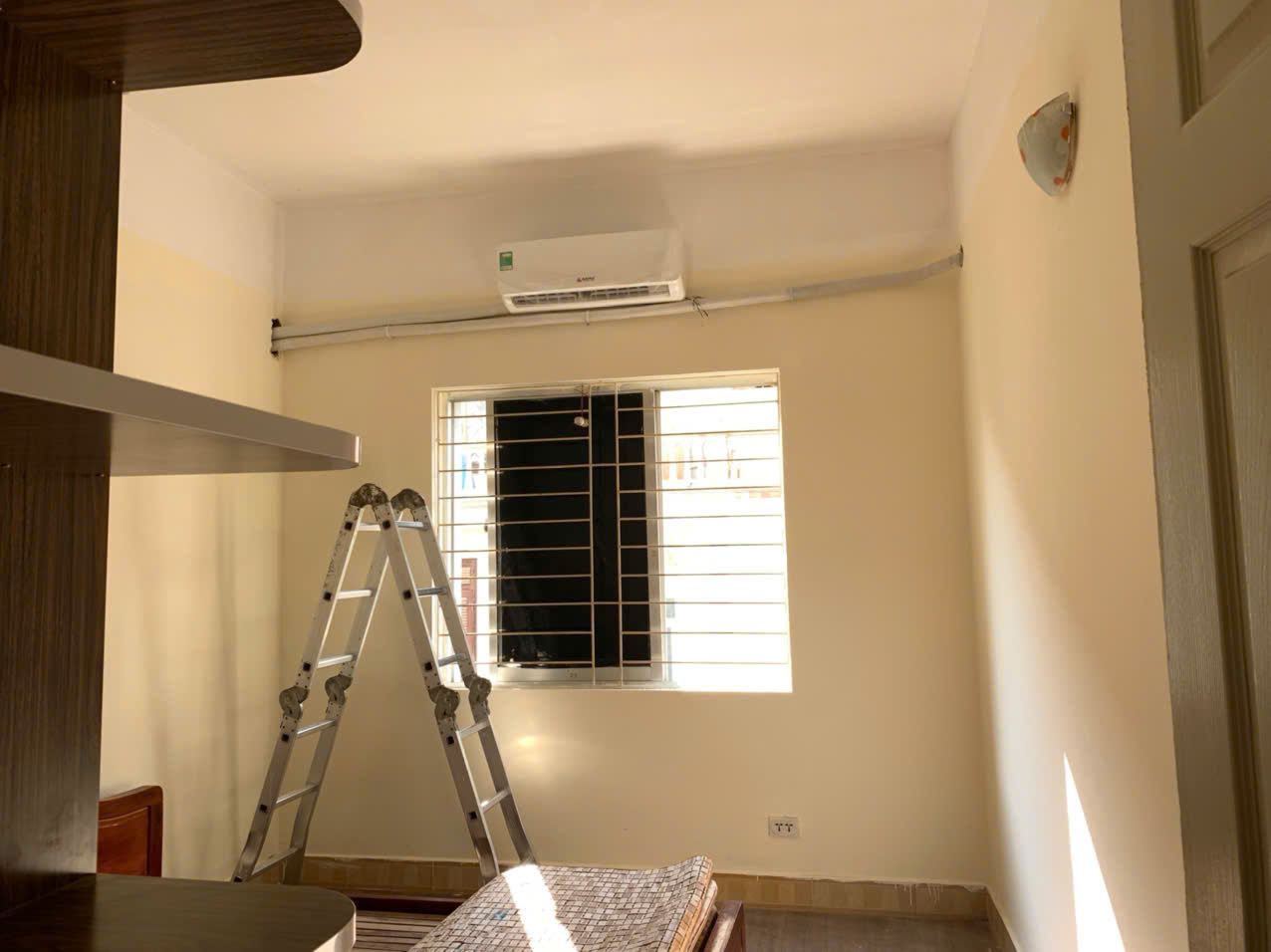 cho thuê chung cư D22 Trần Bình, 80m, 2 phòng ngủ, đồ cơ bản 10 triệu