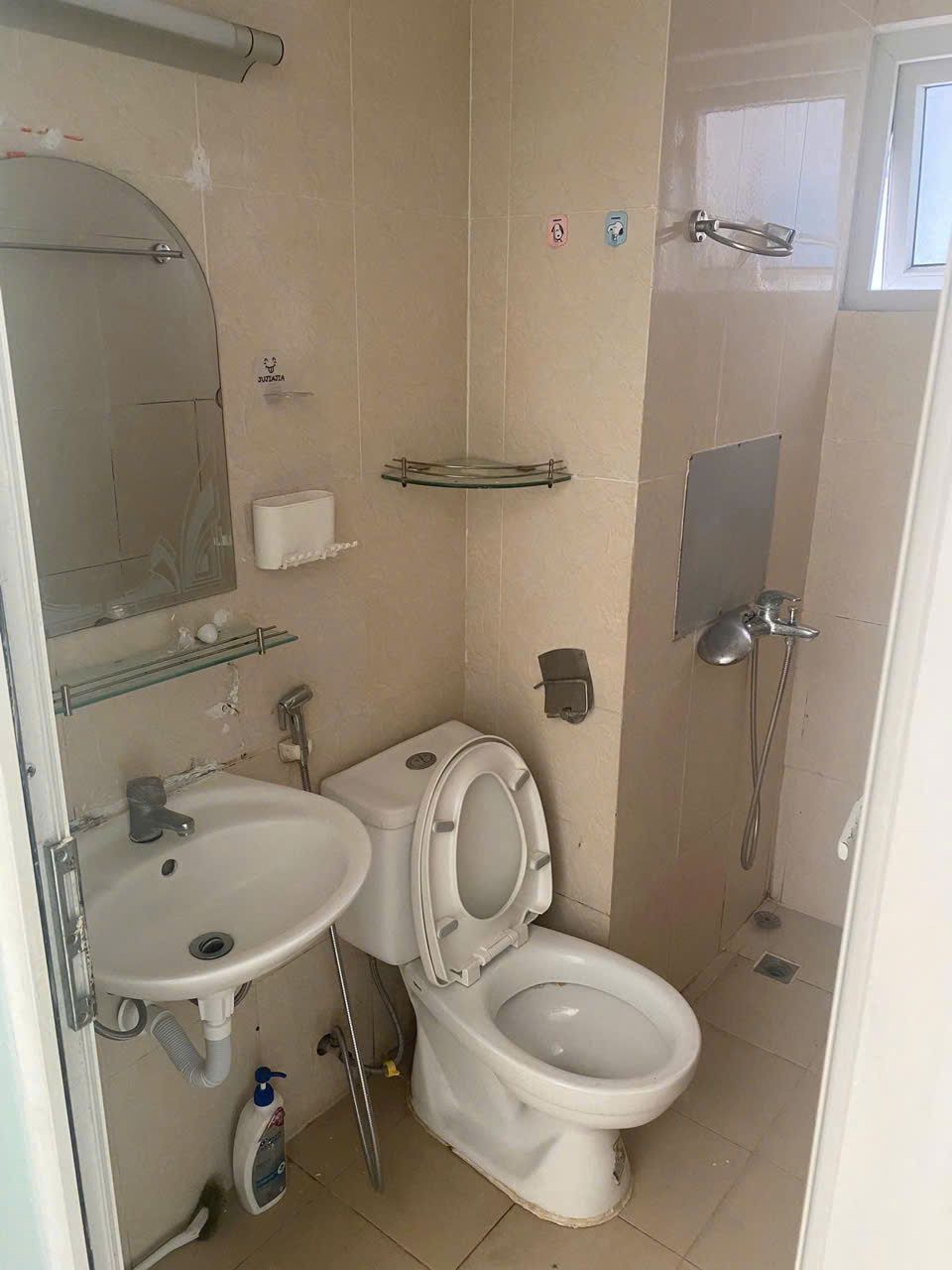 Cho thuê chung cư CT3 Hoàng Cầu, 70m, 2 phòng ngủ, nội thất cơ bản, giá 11 triệu