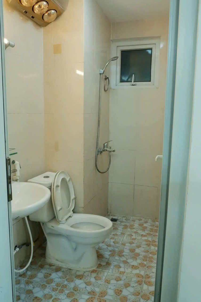cho thuê chung cư CT2 Hoàng Cầu, 65m 2 phòng ngủ, đủ đồ
