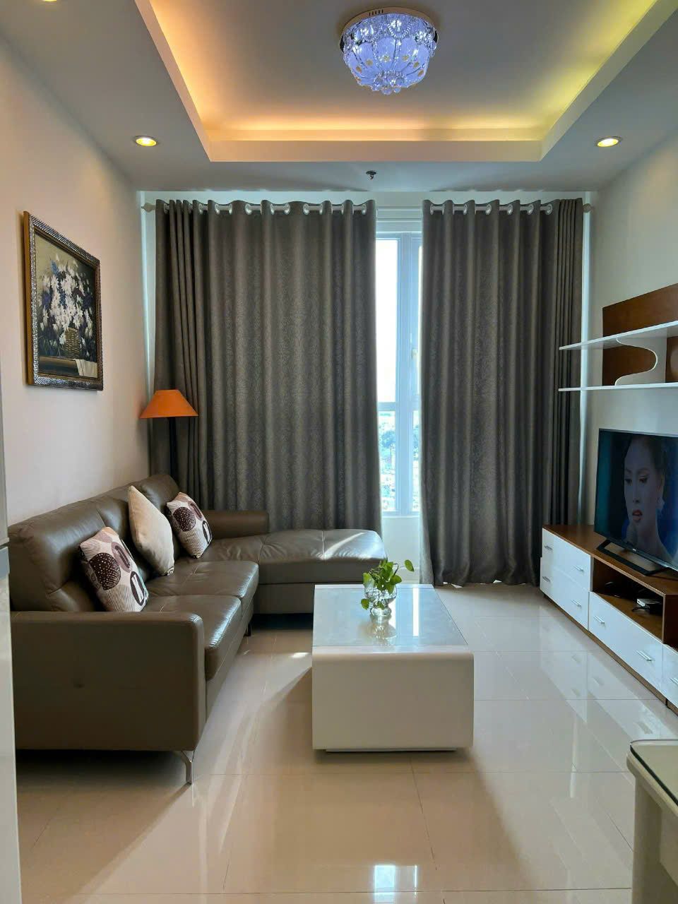 Cho thuê căn hộ 2PN-2WC full nội thất chung cư The Prince đang trống ở liền. LH 0932192028-Mai
