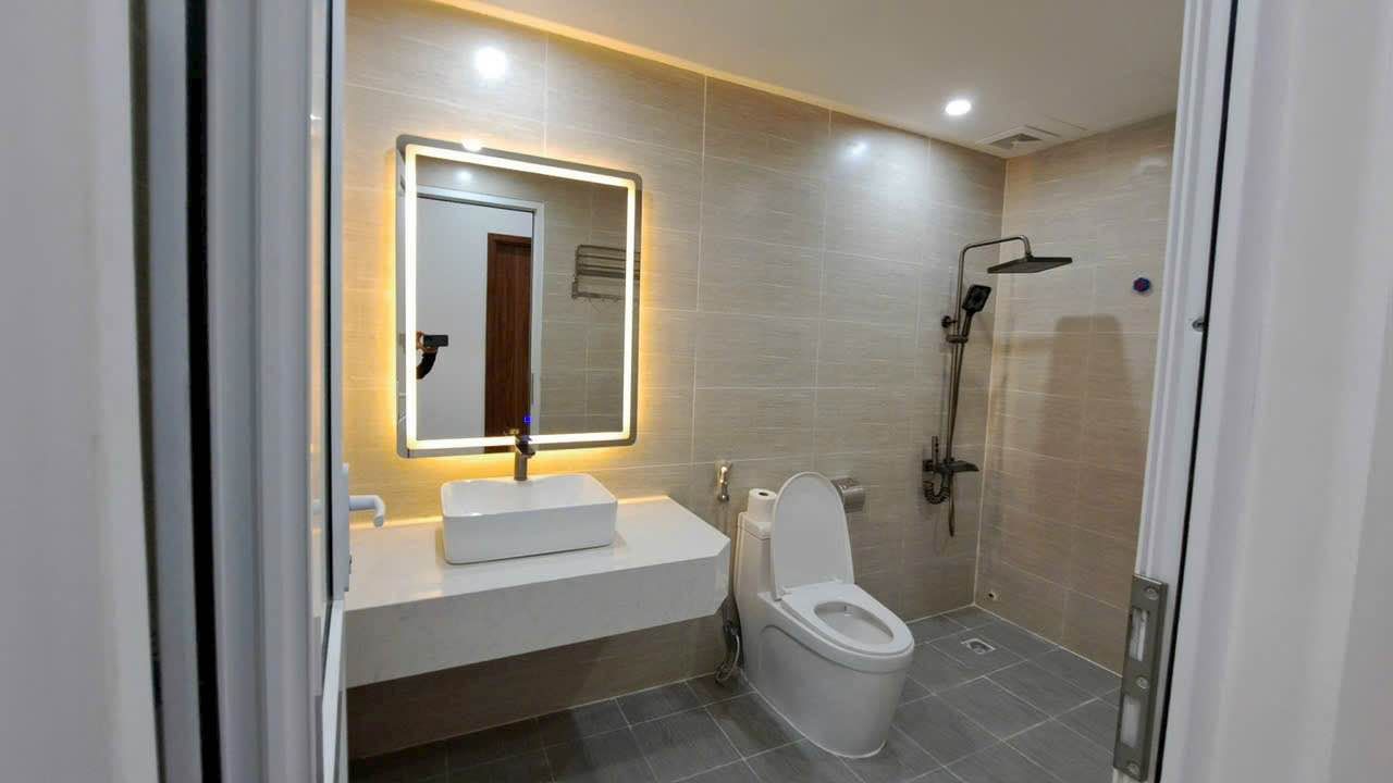 Bán căn hộ tòa nhà 15-17 Ngọc Khánh view hồ, diện tích 136m2, 3 ngủ. LH 0978 400 ***