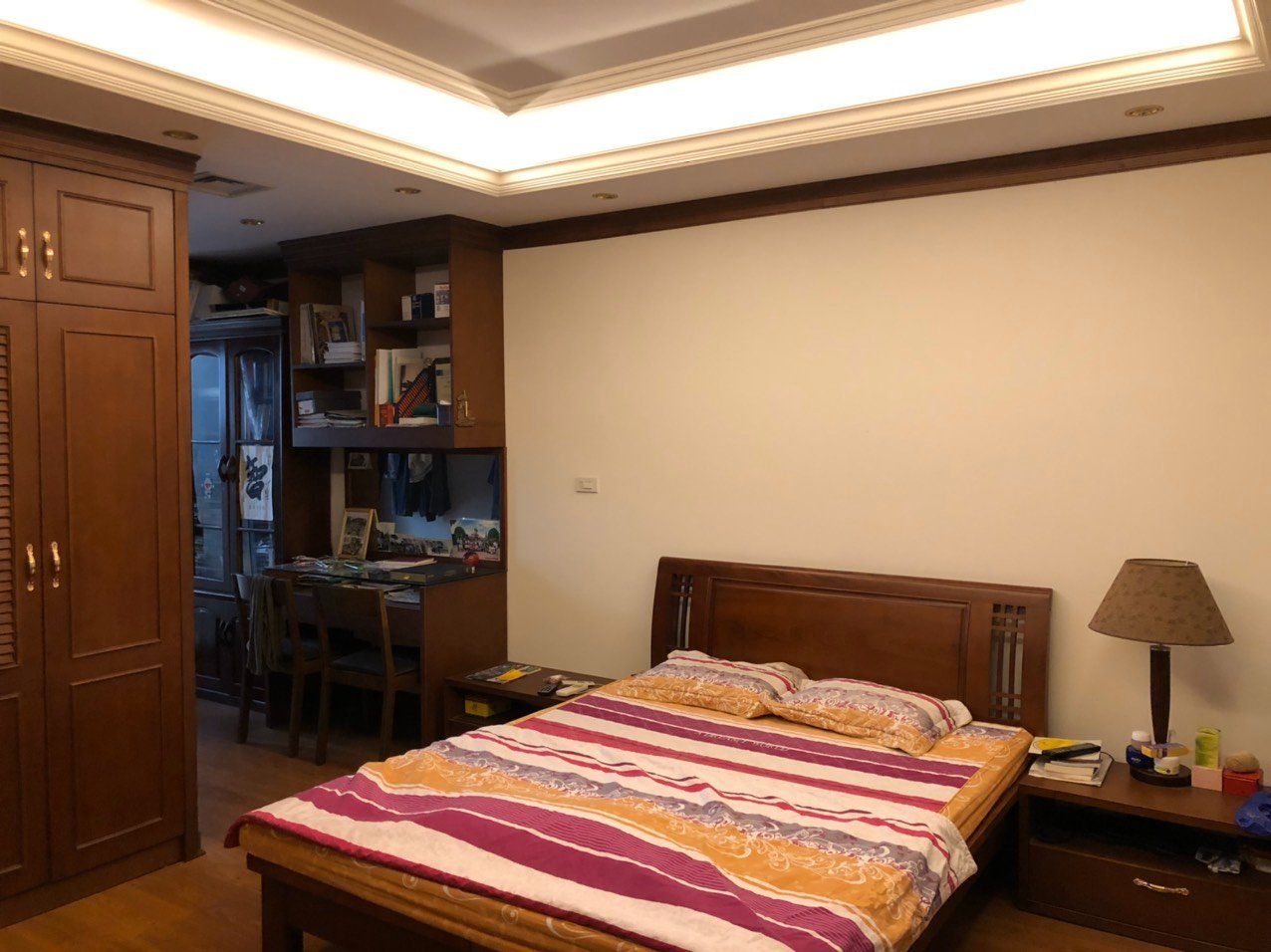 Bán căn góc chung cư 15 - 17 Ngọc Khánh, 3 ngủ, 2 ban công