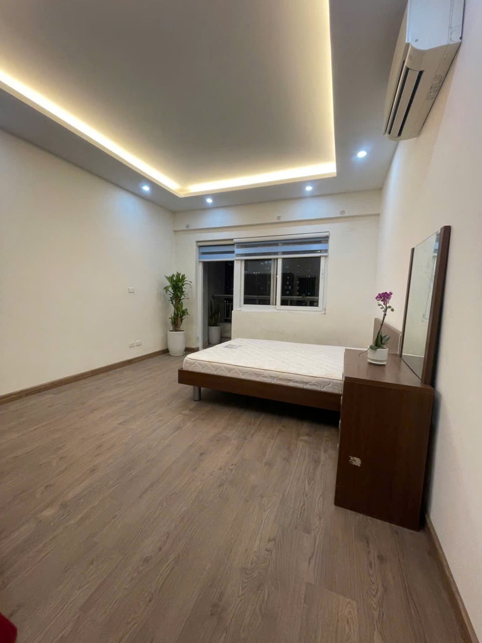 Quỹ căn hộ 2 phòng ngủ cần cho thuê gấp, nhà mới ở ngay giá chỉ từ 12,5tr tại Golden West, số 2 LVT