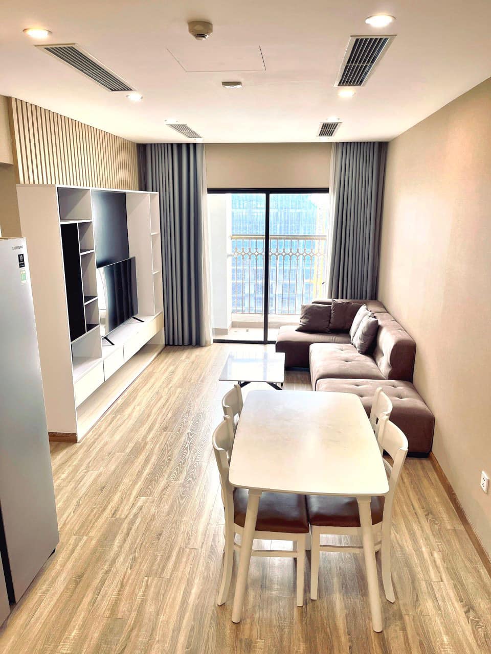 Cần tiền bán gấp căn penthouse El Dorado vip nhất tòa mặt đường Võ Chí Công. LH: 0942 899 ***