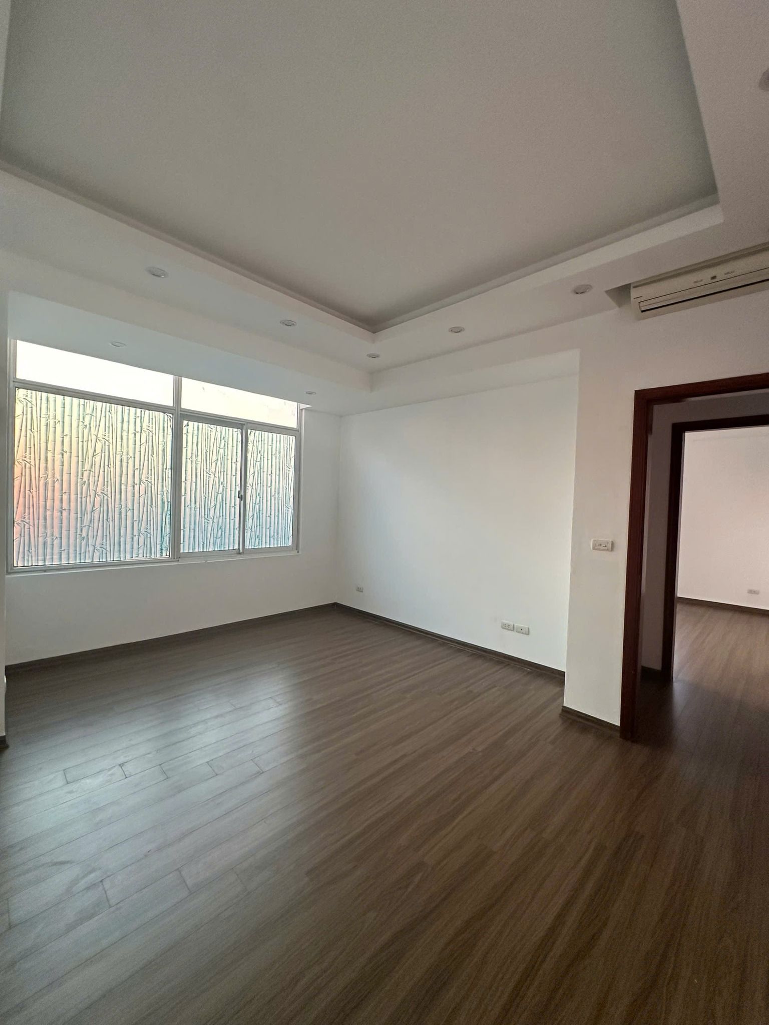 Cho thuê căn hộ chung cư cao cấp Five Star West Lake 2PN DT 168m2 full đồ giá tốt view Hồ Tây