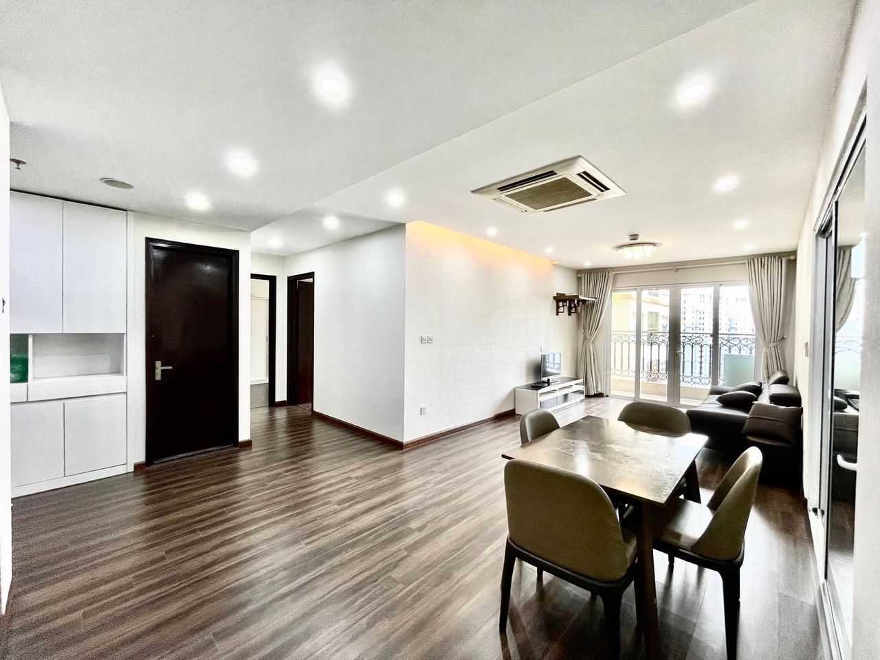 Cho thuê căn hộ ở chung cư Hoà Bình Green City 505 Minh Khai 2PN full đồ vào được luôn