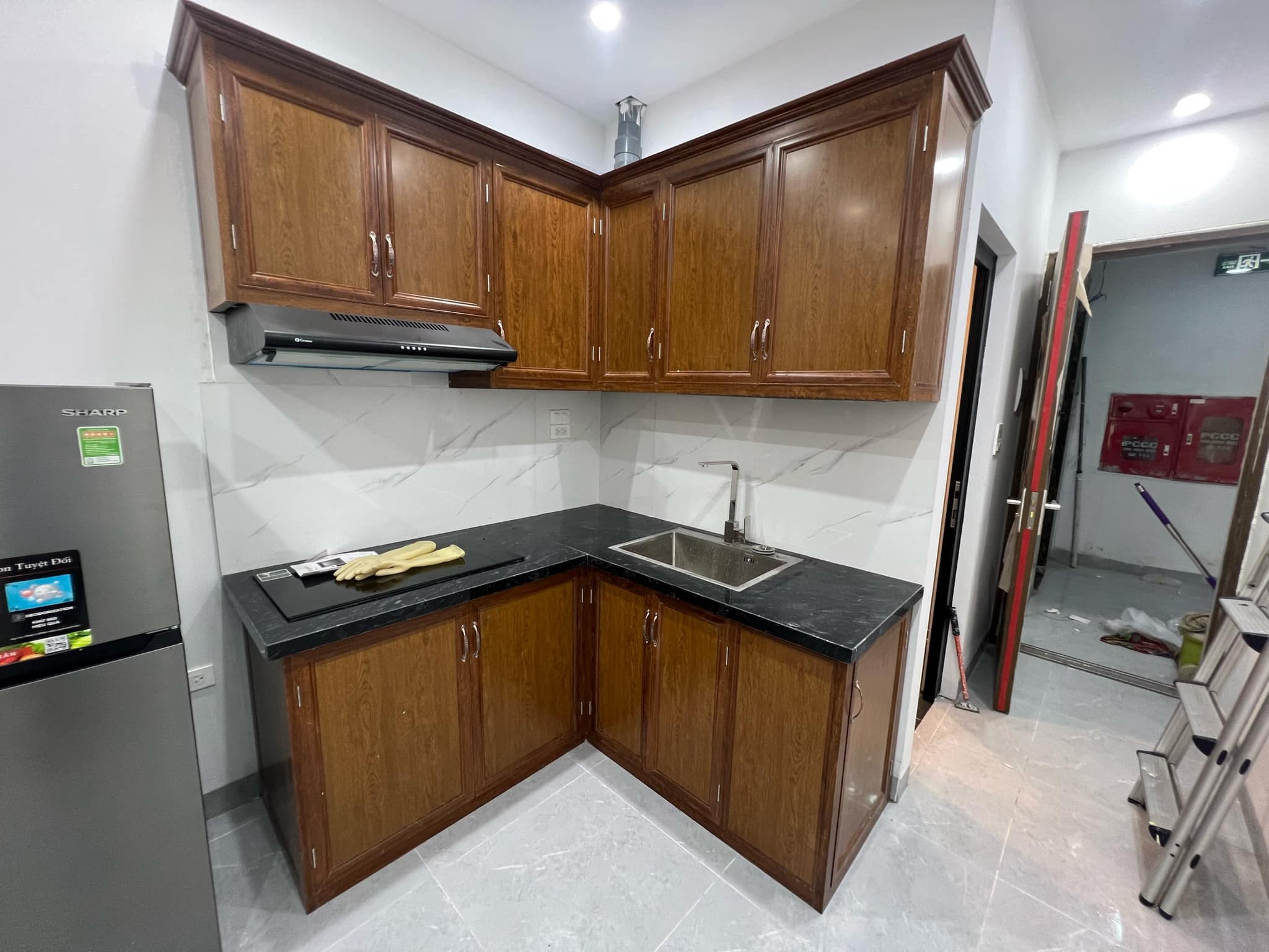 Gia đình cần bán CH 89m2, 3N-2WC tòa GoldSeason. Ban công Đông Bắc, đủ đồ, có slot Ô to, giá 8.3 tỷ