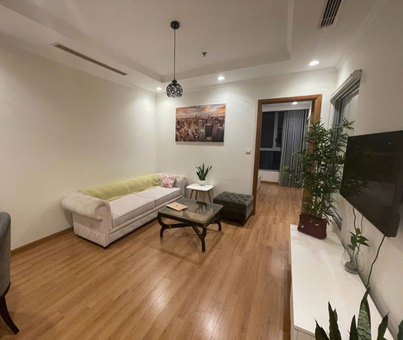 Cần cho thuê căn hộ hoa hậu ở Vinhomes Nguyễn Chí Thanh 2PN full đồ giá chỉ từ 22tr. LH: 0364 224 ***