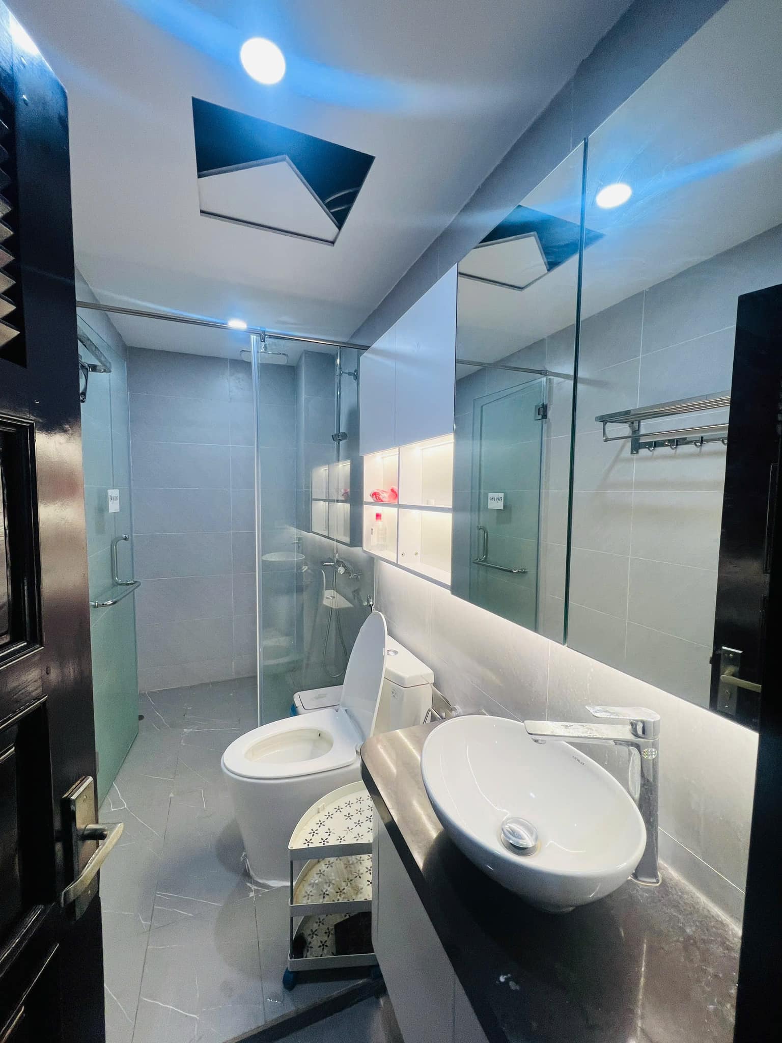 Cuối năm bán gấp căn hộ siêu đẹp Bình Vượng Tower 92m2 3N, sẵn sổ full nội thất nhận nhà ở ngay