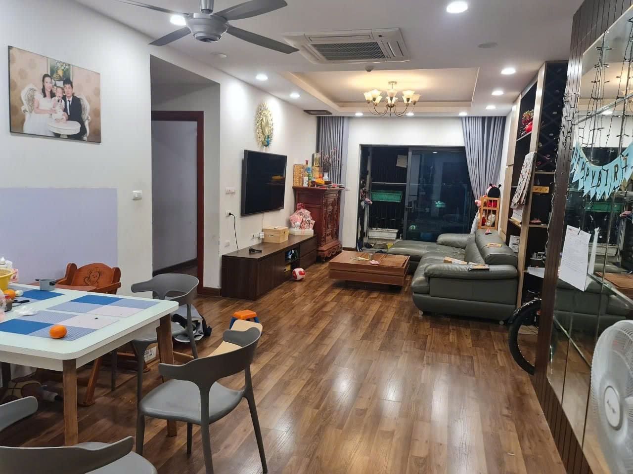 Bán căn hộ 2PN DT 69m2 chung cư Hà Nội Centerpoint, Giá 5.5 tỷ LH 0932 392 ***