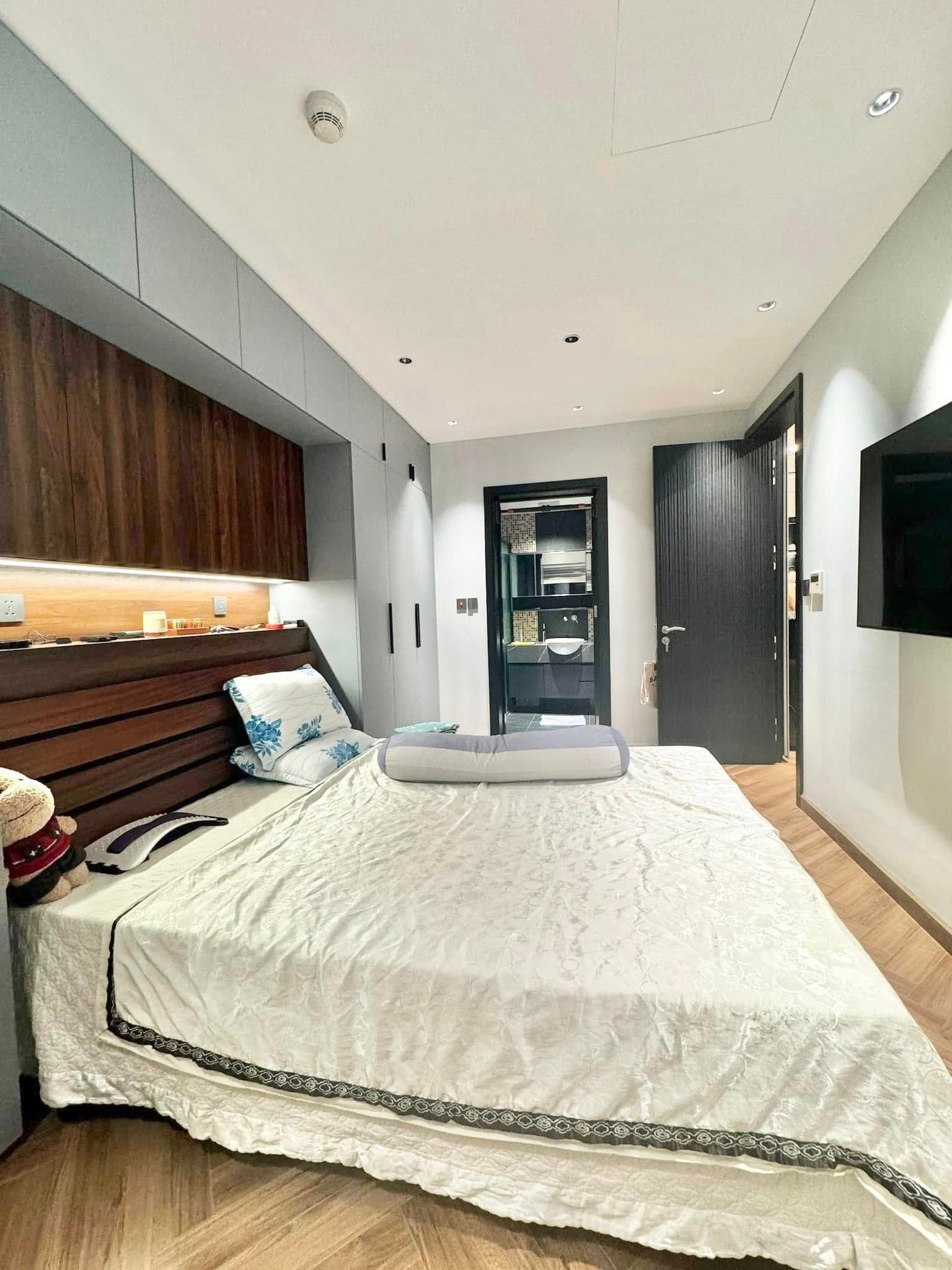 Bán căn hộ chung cư 4 ngủ, rộng 152m2 tại vị trí trung tâm, gần nút giao Kim Đồng, Tân Mai