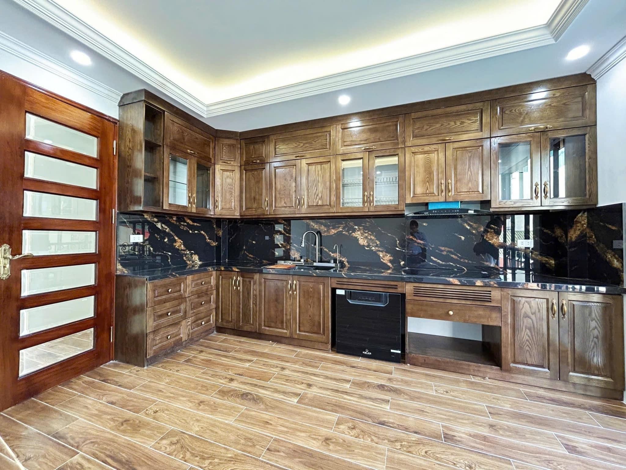 Bán căn hộ chung cư 4 ngủ, rộng 152m2 tại vị trí trung tâm, gần nút giao Kim Đồng, Tân Mai