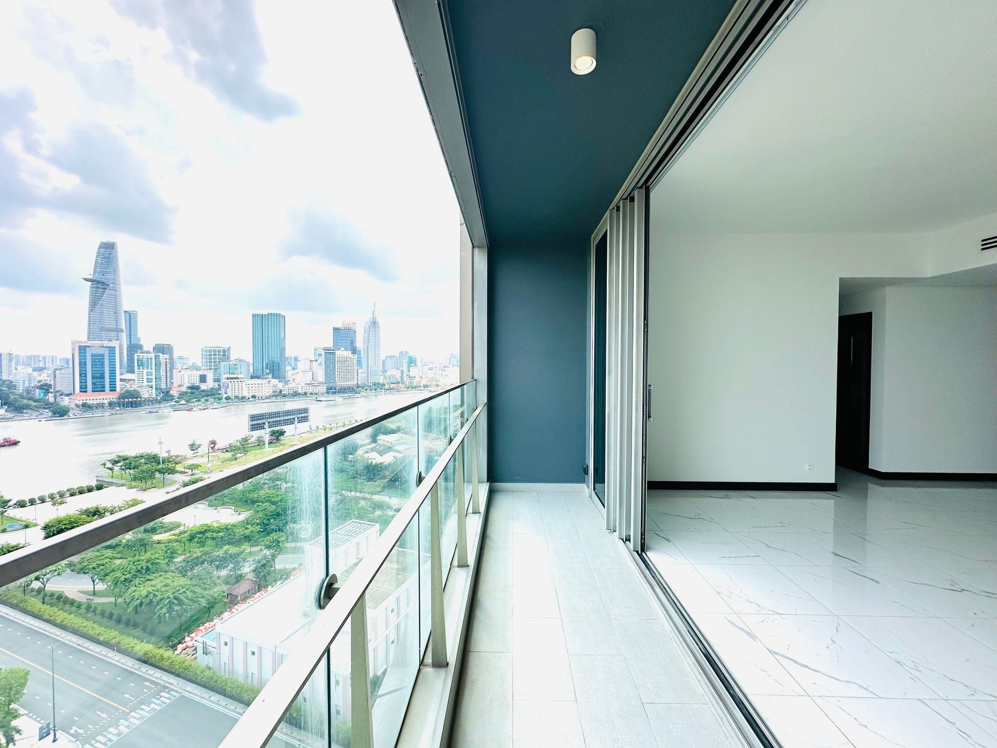 Bán 4 phòng ngủ view sông giá tốt tại Metropole Thủ Thiêm: 38 tỷ. Vy Property 0919 061 ***