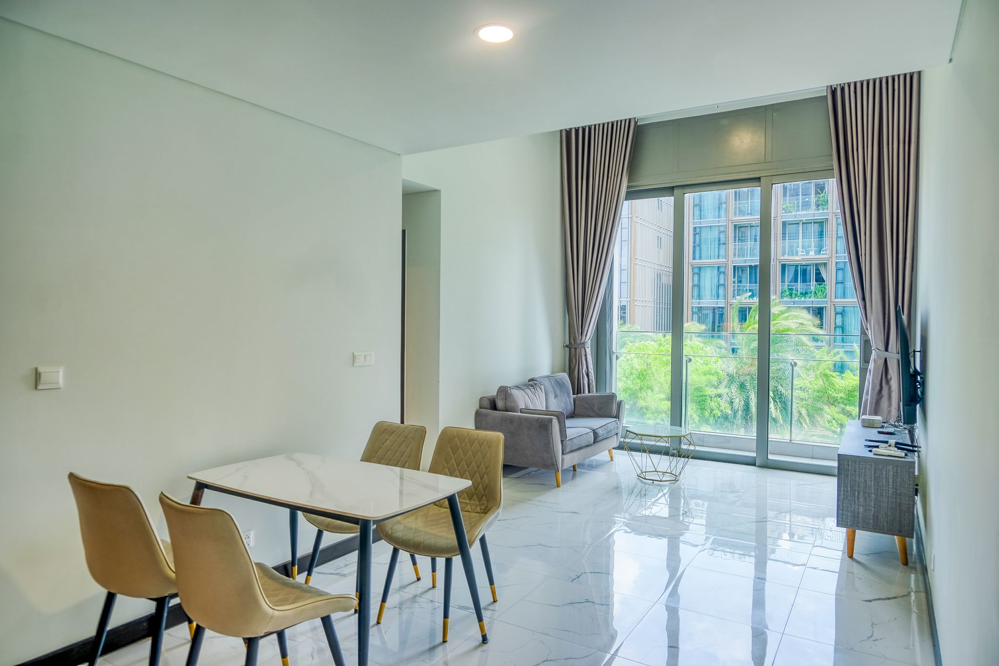 Cho thuê 1 phòng ngủ 64m2 Empire Linden, view nội khu, full nội thất cơ bản, giá 22.5 triệu net