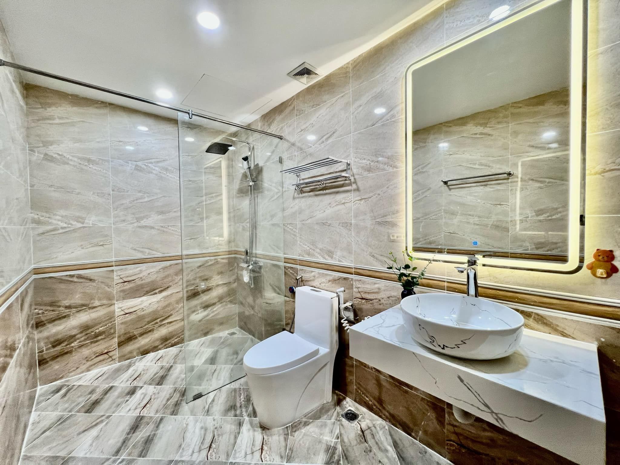 Cho thuê VP 220m2 tòa nhà Viwaseen 48 Tố Hữu - Nam Từ Liêm - Hà Nội. LH 0945 589 ***