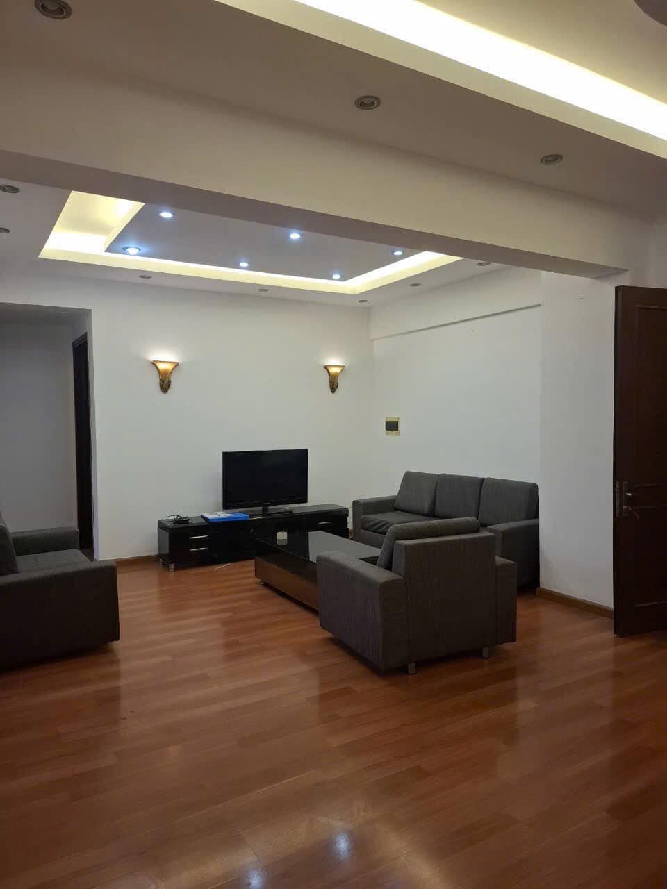 Cho thuê chung cư Valencia Garden 2PN, 2wc, diện tích 65m2 nhà mới kính koong