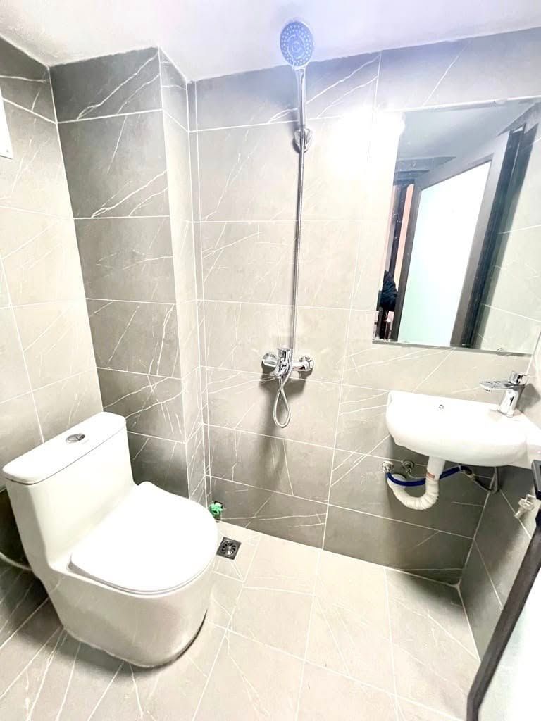 Bán căn 3PN - 88,3m2, view sông Hồng cầu Vĩnh Tuy, giá bán 5,570 tỷ. LH: 0813 489 ***