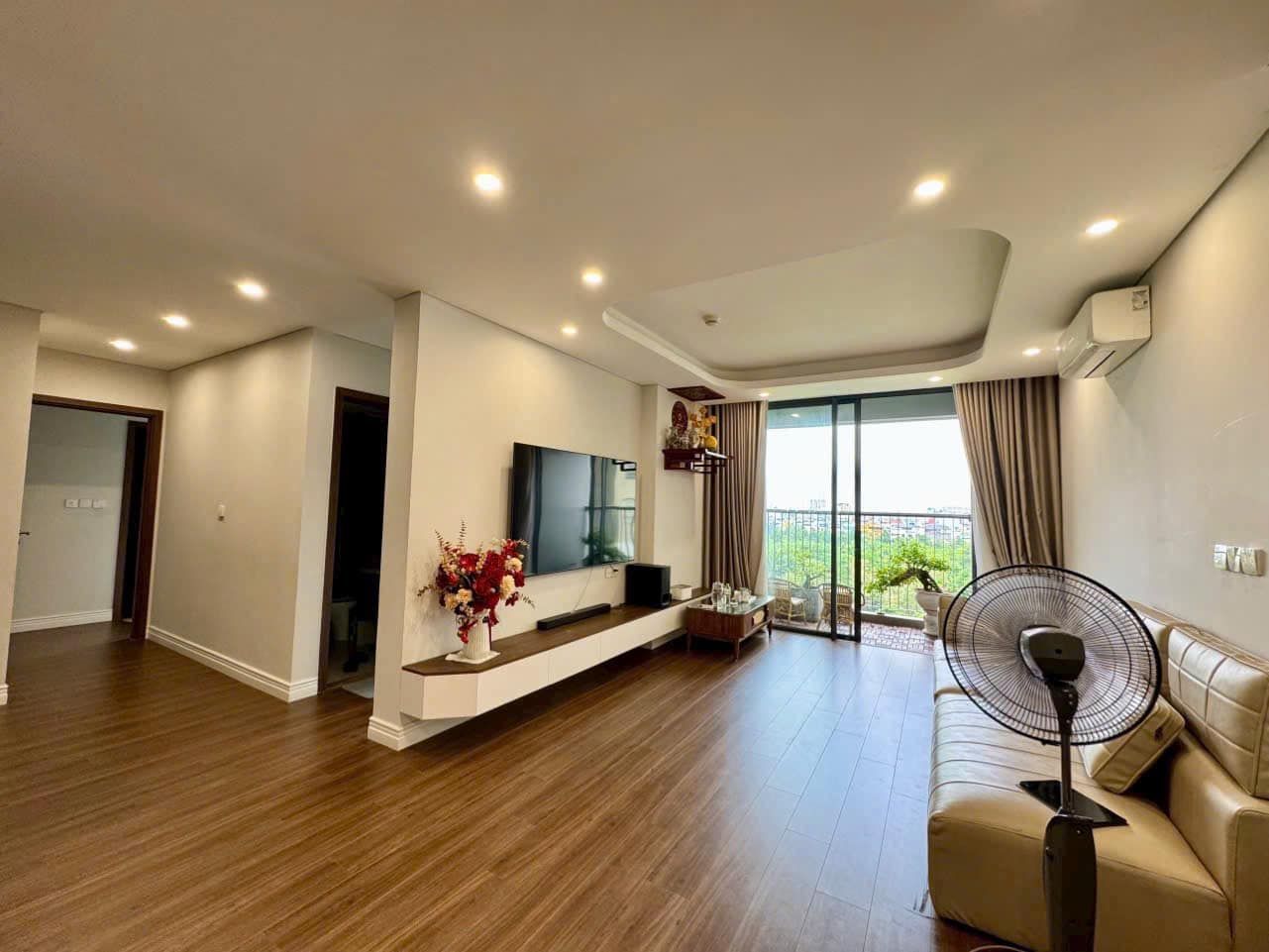 Cần bán căn 3 ngủ, view sông Hồng cầu Vĩnh Tuy, giá thương lượng LH 0968 602 ***