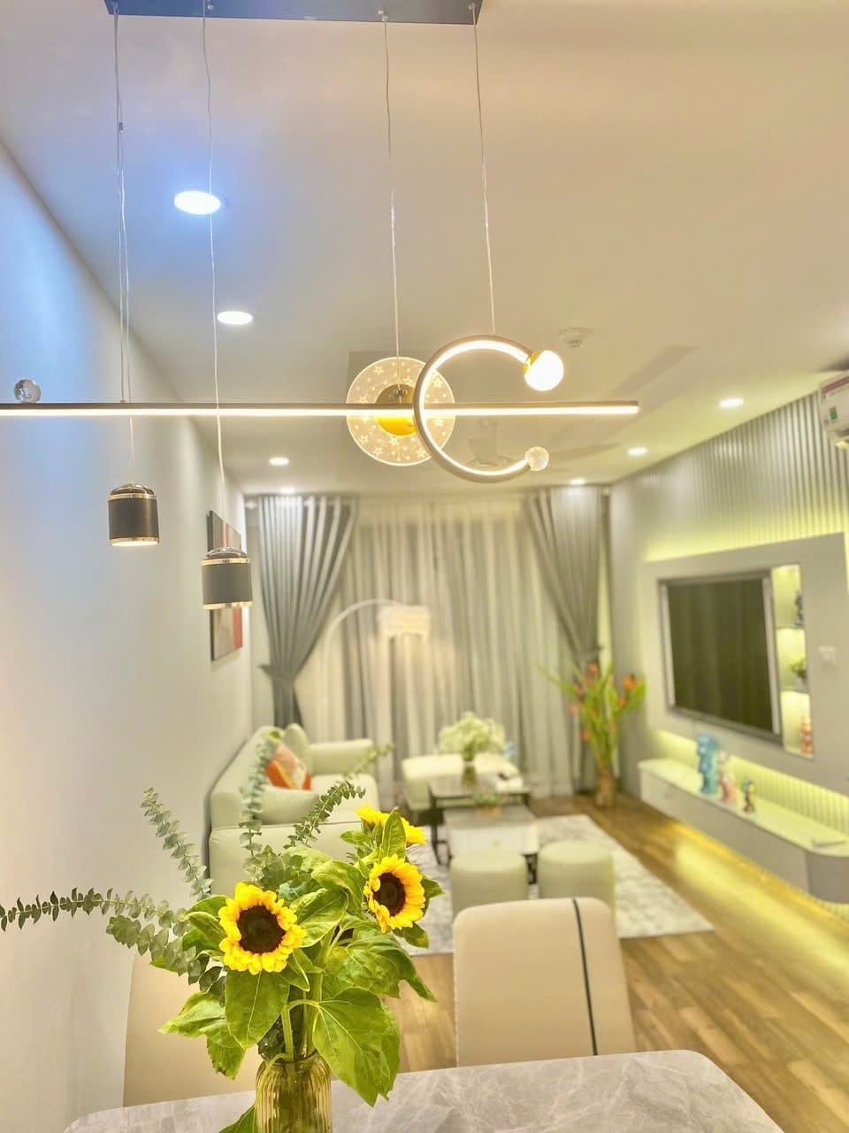 Gia đình cần bán CH 2PN chung cư The Garden Hill, 70m2 ban công ĐN tầng trung full đồ giá 4,1 tỷ