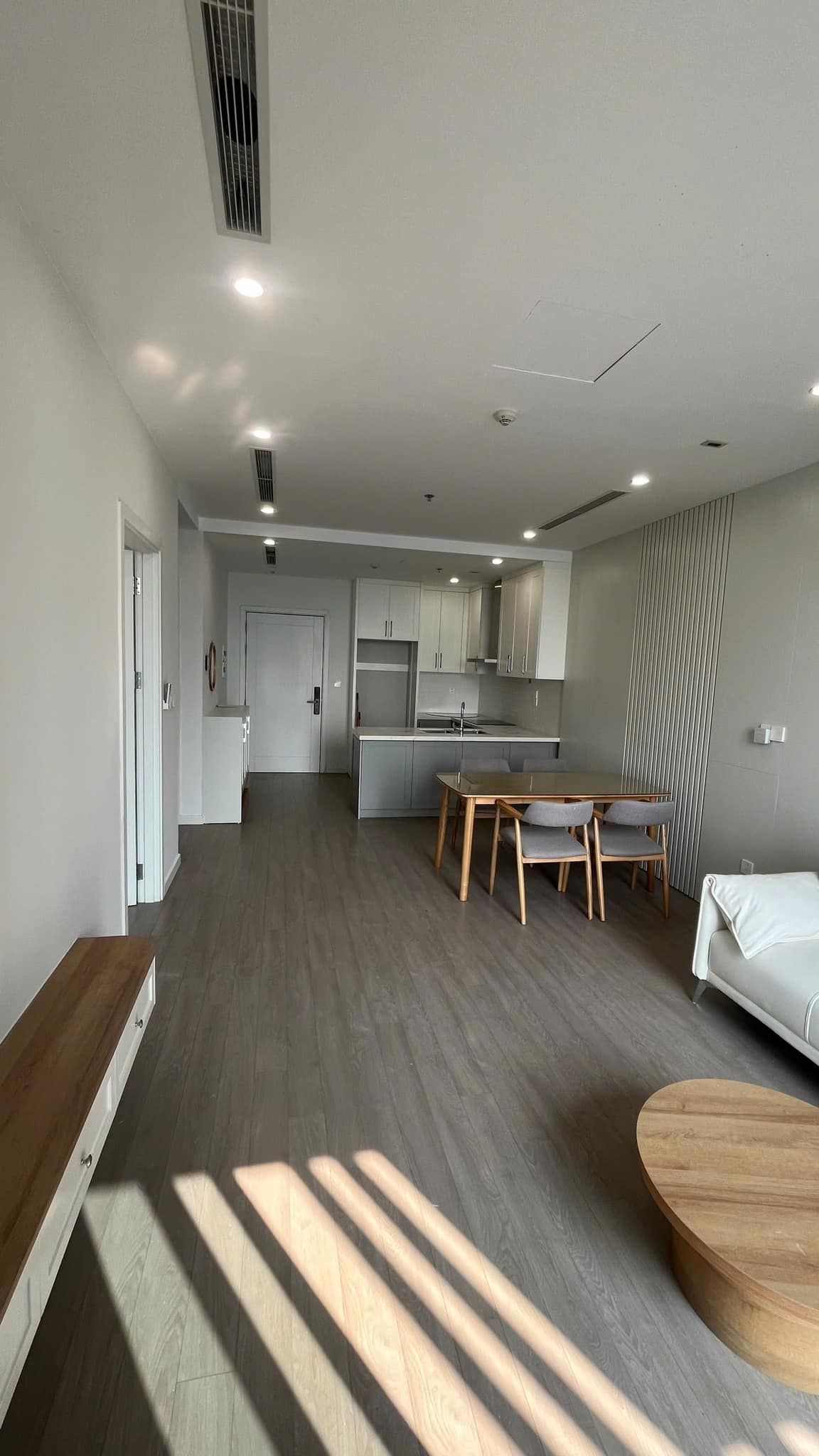 Hot: Chính chủ cho thuê căn góc Sky Park - 128m2, 3PN + 1 kho, full - 25tr. LH: 0899.,511..866