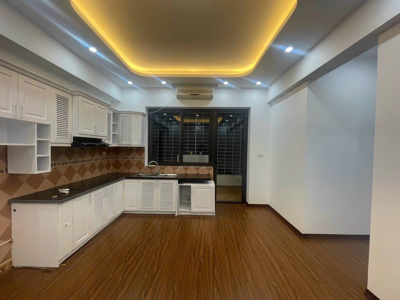 Cho thuê CHCC B14 Kim Liêm, vào ngay, 120m2, 03 PN, đồ đẹp, căn góc, giá 17 tr/tháng