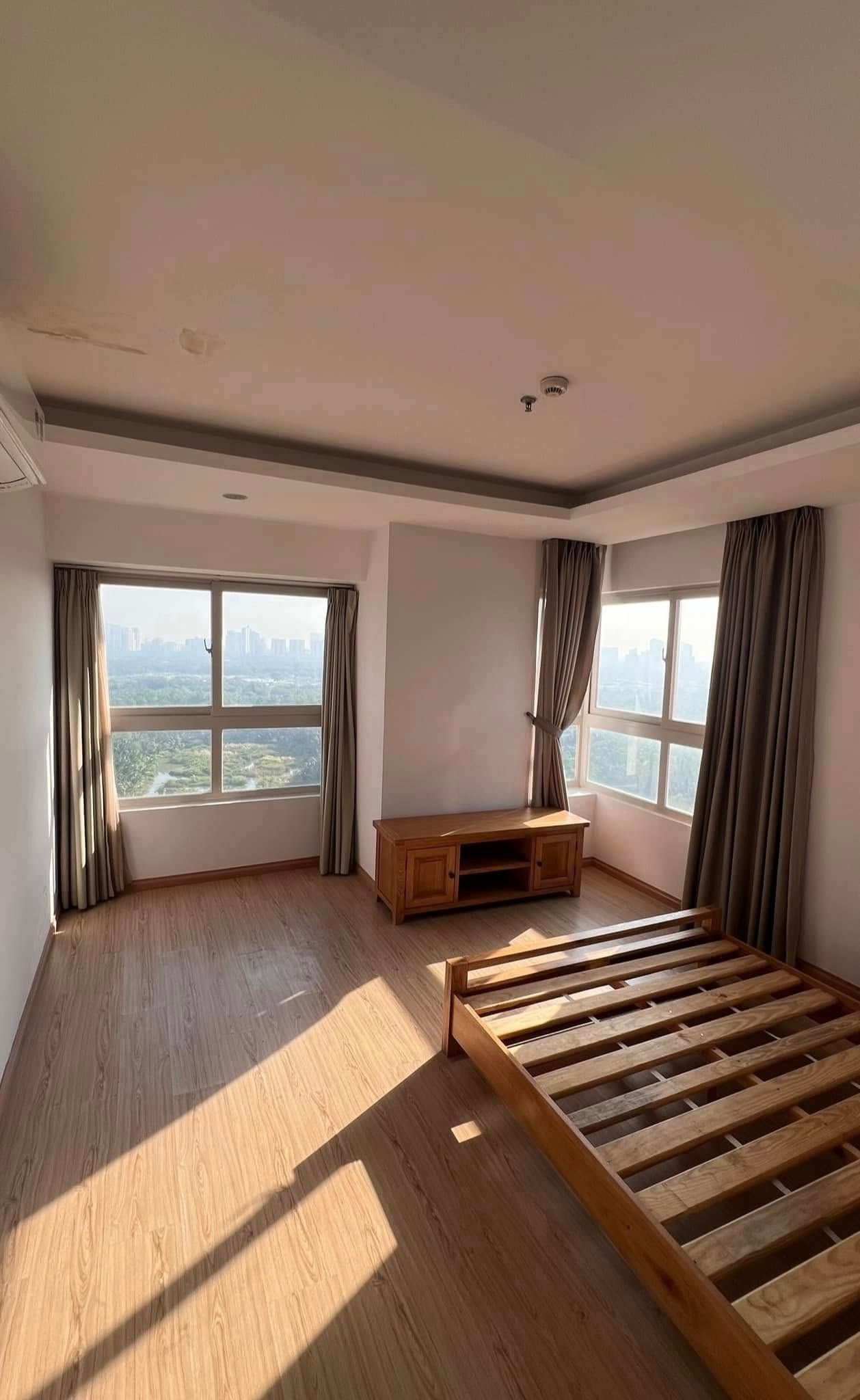 Cho thuê CH Hong Kong Tower, 77 m2, 2PN, 2WC tại Đê La Thành, vào ở ngay được. LH 0842 650 ***