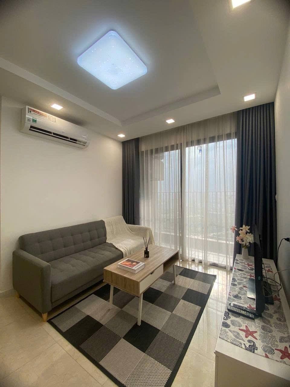 Cho thuê căn hộ D'Capitale Trần Duy Hưng 100m,03 phòng ngủ full đẹp, 24 tr.LH 0918 682 ***