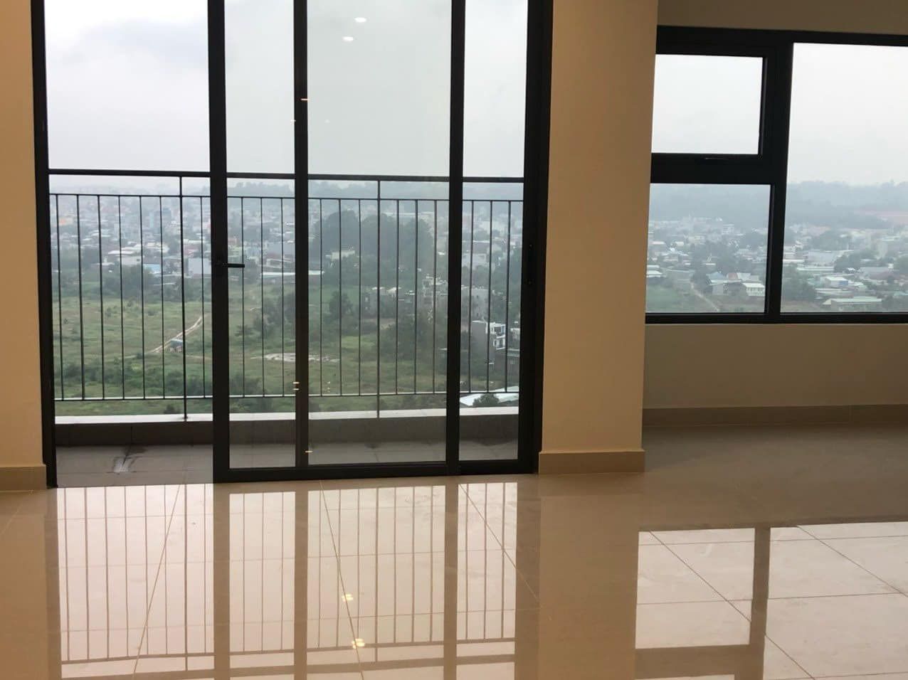 Bán căn hộ 1 phòng ngủ xinh đẹp, xịn và hướng mát, view chính giữa công viên và sông.